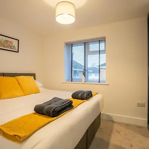 Mill Road First Floor Сasa de vacaciones Crawley (West Sussex)